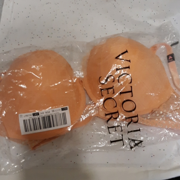 Victoria's Secret Other - Victoria's Secret Push up Bra 40C